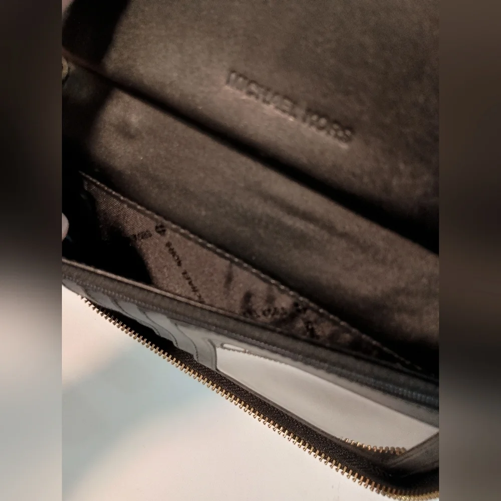 MICHAEL KORS WALLET BLACK PEBBLE LEATHER ZIP AROUND